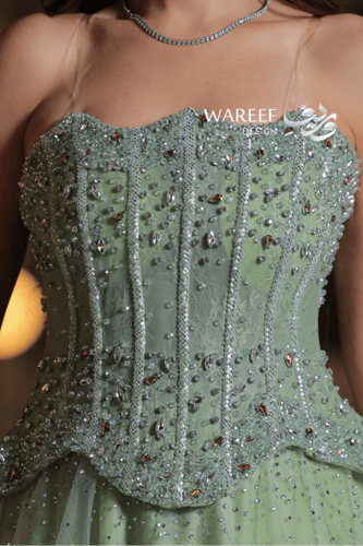 فستان سهرة أخضر فستقي بتطريز كريستالي وقصّة كورسيه...