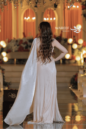 فستان سهرة بيج مزخرف بحزام لؤلؤي