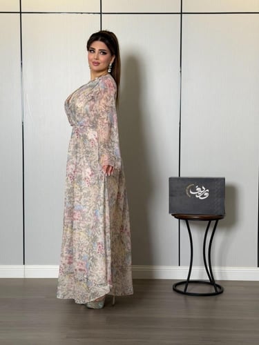 فستان ناعم فلورال ناعم بقصّة أميرة وأكمام شفافة أن...