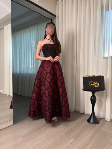 فستان سهرة ملكي بتطريز فاخر وقصة أميرة