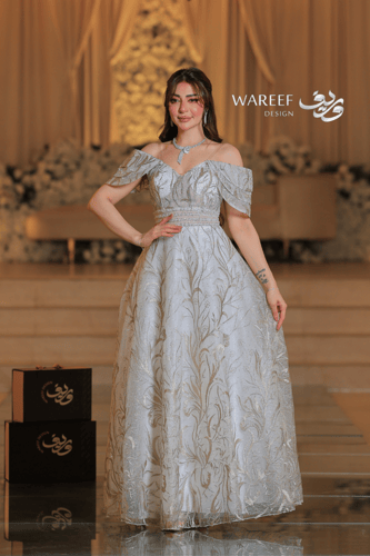 فستان بيج اوف شولدر مزين بالشك المشجر