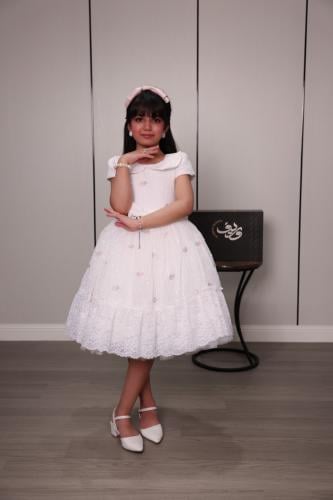 فستان بناتي بياقة كلاسيكية ولمسة دانتيل أنيقة