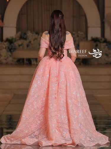 فستان ملكة فخم باللون الوردي اوف شولدر