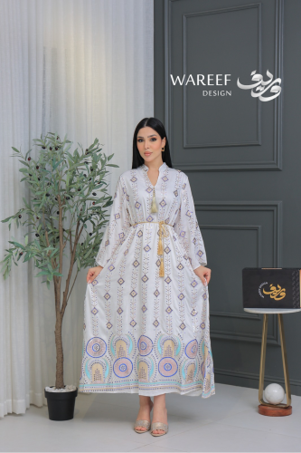 جلابية أوف وايت مطرّزة بنقوش هندسية ناعمة ولمسات ت...