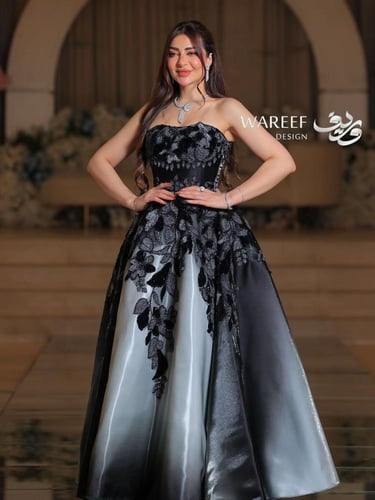 فستان سهره بدرجات الرمادي مزين بالشك