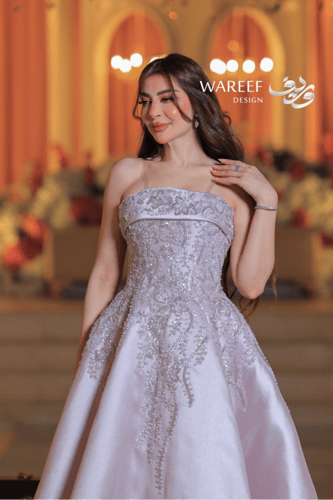 فستان ليلكي طويل منفوش بتطريز يدوي من الترتر والكر...