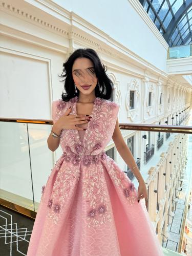 فستان سهره بقصة V باللون الوردي