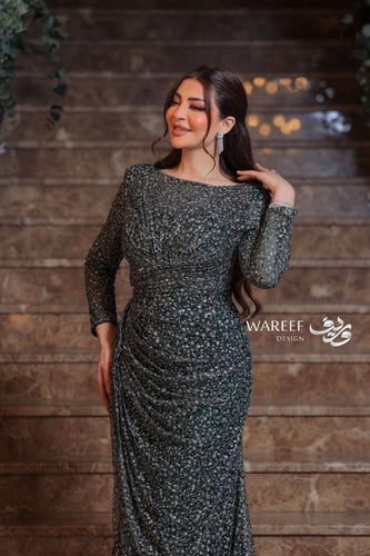 فستان سهرة زيتي ضيق بتطريز فصوص كامل