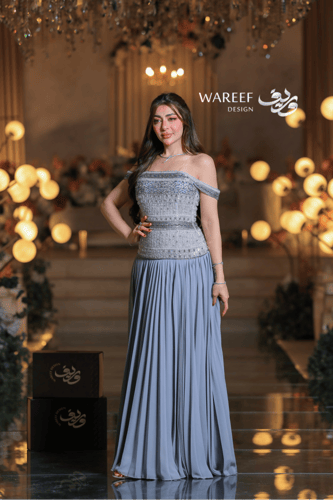 فستان سهرة رصاصي فاخر مطرز بالكامل بتصميم الأكتاف...