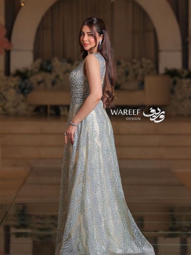 فستان سهره بقصة V باللون السماوي