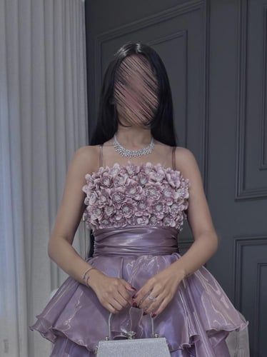 فستان سهره طويل بتطريز الزهور