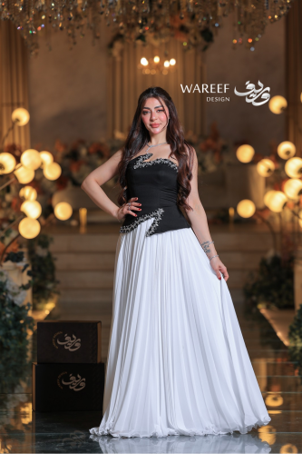 فستان سهرة صدرية اسود بتصميم ثنائي فاخر وتطريز كري...