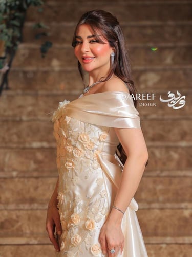 فستان سهرة اوف شولدر باللون البيج