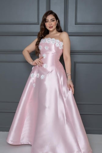 فستان سهرة بخامه ميكادو بتطريز كلفه على الصدر