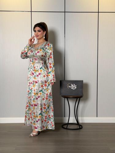جلابية طويلة بطبعة زهور ربيعية أنيقة