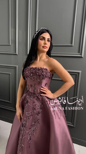 فستان سهرة مزين بتطريز انيق