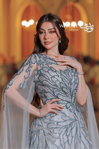 فستان طويل بتطريز يدوي تيفاني بتصميم أوراق متداخلة...