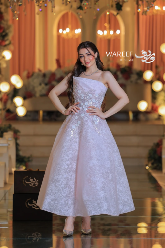 فستان سهرة زهري مطرز بخرز لامع