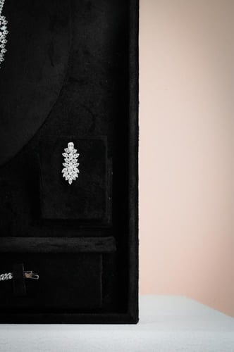 طقم زركون فضي بتصميم فخم متناسق من WAREEF