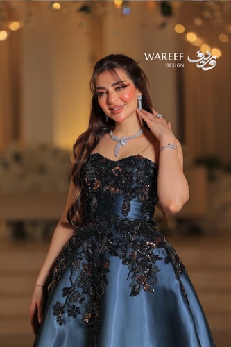 فستان سهره بتدرجات الكحلي وتطريز مميز