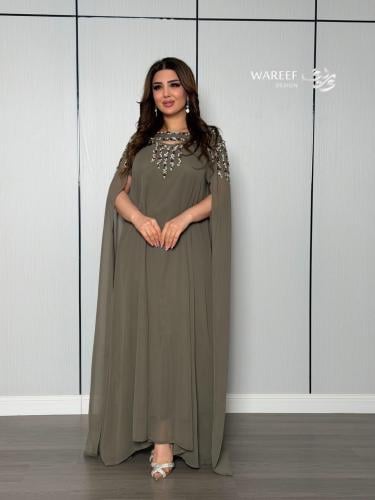 جلابية كاكي فاخرة بكاب وانسيابية ملكية