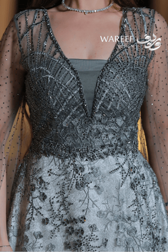 فستان أخضر فاتح اوف شولدر أكمام شفافة مطرزة بالفضة