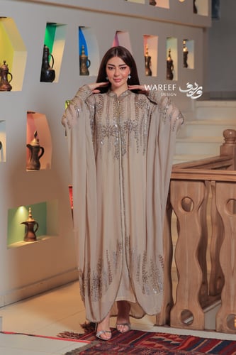 جلابية بيج ذهبية فاخرة قطعتين من الساتان والشيفون...