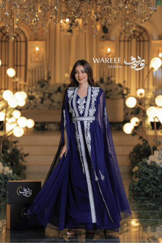 جلابية بلون كحلي بتطريز فضي فاخر