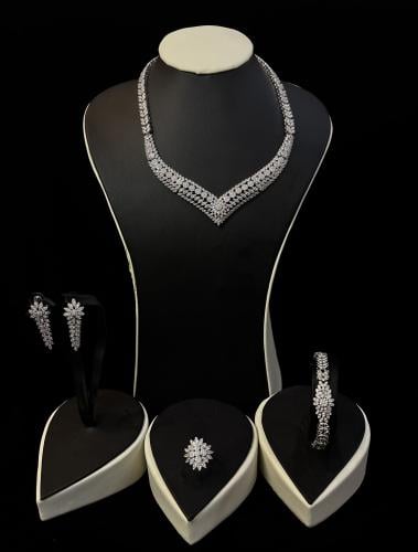 طقم وريف أوراق الألماس الملكية