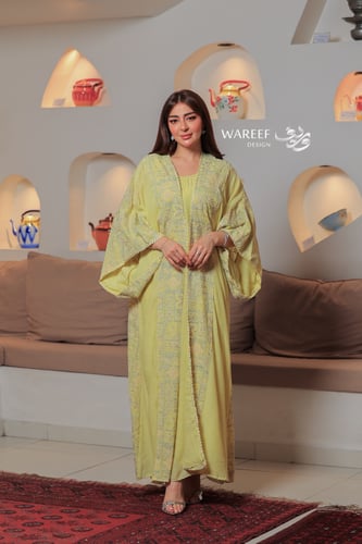 جلابية ليمونية قطعتين بتطريز لامع وتصميم فضفاض أني...