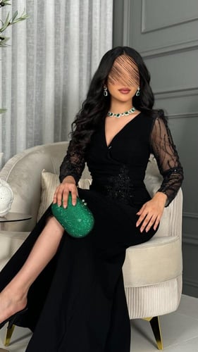 فستان سهرة ناعم بخامه باربي أكتاف شك تطريز