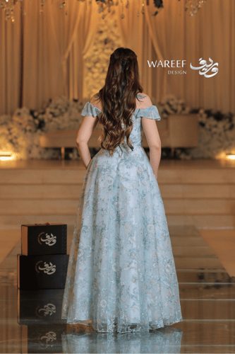 فستان سماوي اوف شولدر مزين بالشك المورد