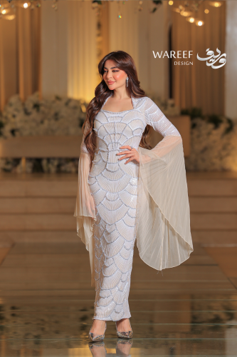 فستان سهرة بيج بأكمام طويلة واسعة – تصميم ضيّق بلم...