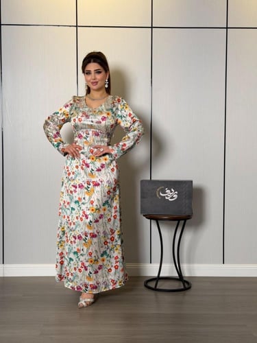 جلابية طويلة بطبعة زهور ربيعية أنيقة