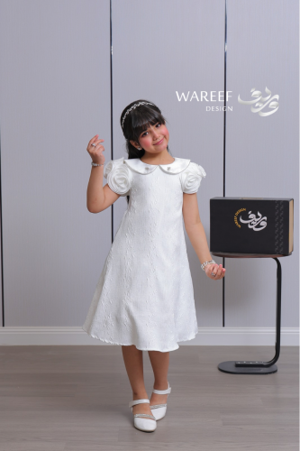 فستان بناتي ناعم بتصميم أميري وأكمام وردية مجسّمة