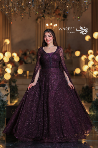 فستان سهرة برغندي ملكي مطرز بالكامل بأكمام دانتيل...