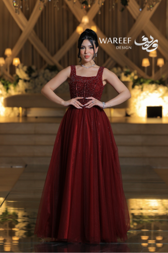 فستان سهرة بورغندي طويل بتطريز يدوي فاخر وتنورة تو...