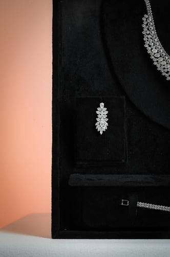 طقم زركون فضي بتصميم فخم متناسق من WAREEF