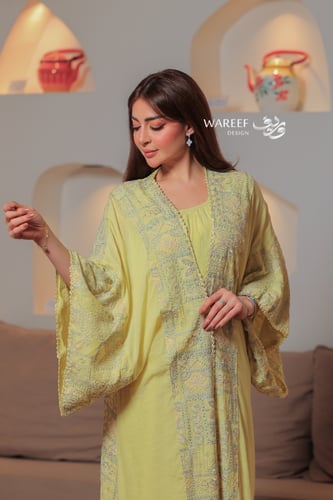 جلابية ليمونية قطعتين بتطريز لامع وتصميم فضفاض أني...