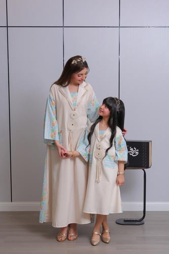 جلابية بناتي بنقوش ناعمة وتفاصيل يدوية