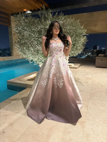 فستان سهرة اومبريه بياقة مكشوفة بتدريج ألوان