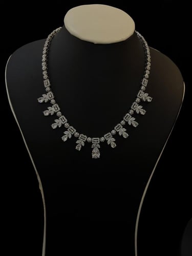 طقم زركون فضي بتصميم قطرات أنيقة