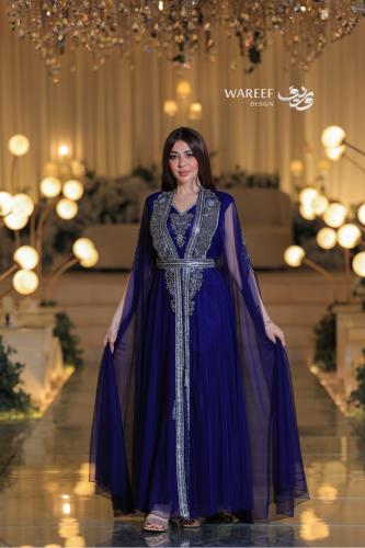 جلابية سهرة بتطريز فضي فاخر وكاب شفاف