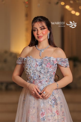 فستان سهره اوف شولدر بتطريز الورود