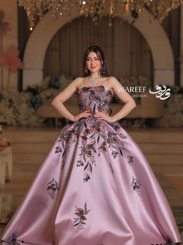 فستان ملكة اللون الزهري بالشك المشجر