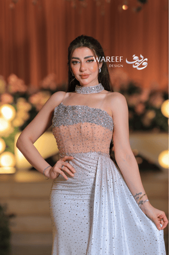 فستان سهرة فضّي وردي فاخر بتطريز كريستالات لامعة و...