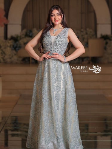 فستان سهره بقصة V باللون السماوي