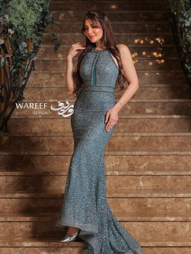 فستان سهرة بضيق باللون التيفاني