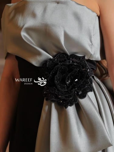 فستان سهرة ون شولدر باللون اسود زيتي