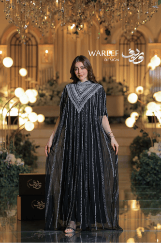 جلابية فاخرة باللون الأسود المطرّز بالفضي